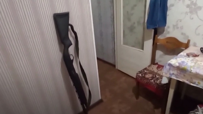 В Нефтеюганске местный житель устроил стрельбу с балкона своей квартиры // ВИДЕО