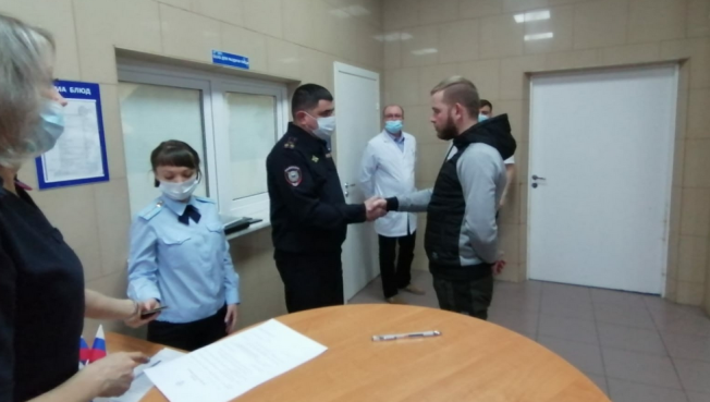 Прибывшие на лечение в Сургут жители Макеевки получили российские паспорта