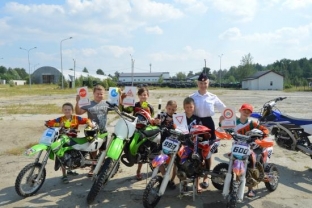 Сотрудники Госавтоинспекции Сургута встретились с юными байкерами