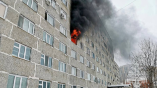 В Сургуте из горящей девятиэтажки спасли 32 человека
