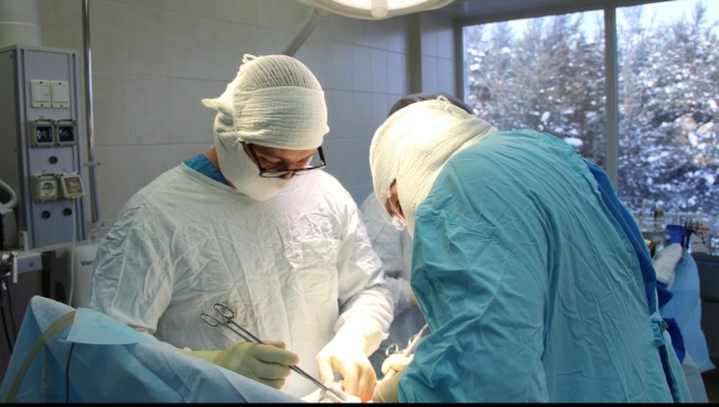 Онкологи СОКБ провели первую операцию с использованием нового аппарата