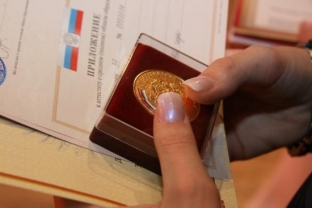 127 выпускников Сургута в этом году получат медали