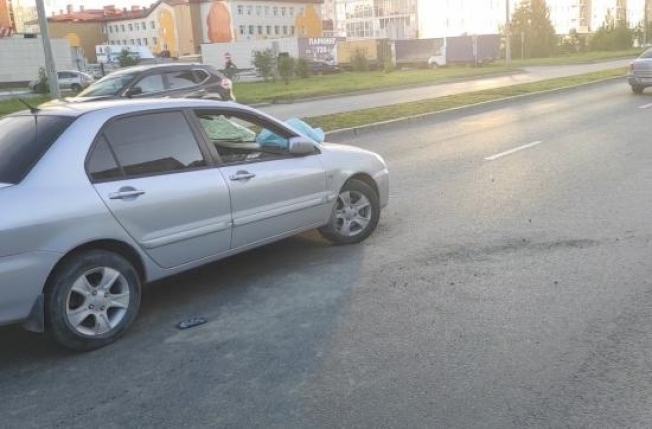 В Сургуте водитель легковушки устроил ДТП и повредил семь машин