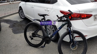 В Сургуте на парковке у торгового центра иномарка сбила велосипедиста