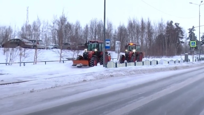 Сезон в разгаре. Коммунальщики изменили принцип работы снегоуборочной техники на дорогах Сургута