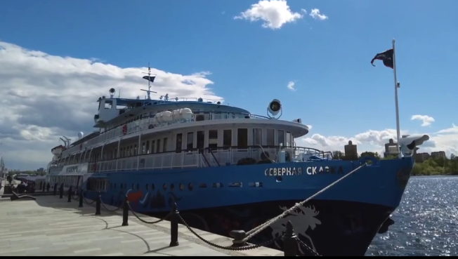 В Югре летом запустят туристический круизный лайнер