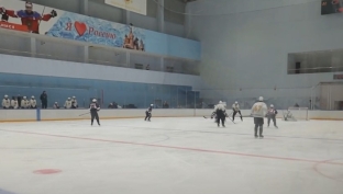 Сургутский «Олимпиец» провел дебютные матчи на своем льду