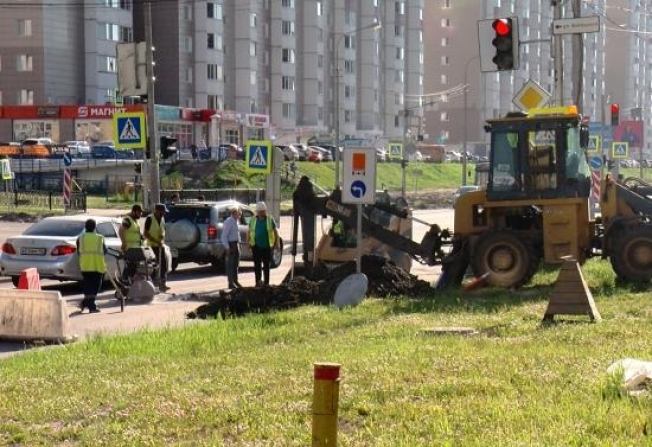Специалисты нашли причину обрушения асфальта на улице Крылова в Сургуте