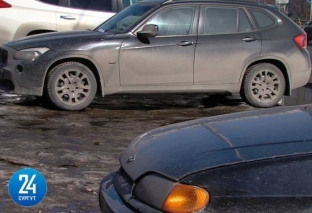 Сургутские водители открыли сезон несанкционированной парковки на газонах