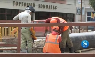 В Сургуте продолжается подготовка теплосетей к зиме. Бригады трудятся без выходных, чтобы войти в график