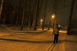 В поселке Лыхма Белоярского района осветили лыжную трассу