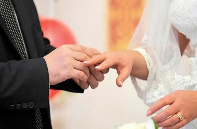 В Югре разрешили регистрировать браки с неограниченным количеством гостей