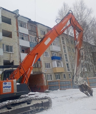 В Нижневартовске начали сносить дом, где в прошлом году взорвался газовый балон