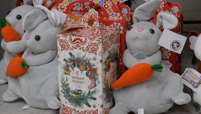 Более 150 новогодних подарков собрали сургутяне подопечным благотворительного фонда «Траектория Надежды»