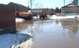 Город в воде: когда исчезнут лужи и от чего зависит оперативная работа коммунальщиков Сургута