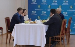 Губернатор Югры встретилась с Максимом Храмцовым и его тренером