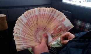 В Югре открыто почти 500 вакансий с зарплатой свыше ста тысяч рублей