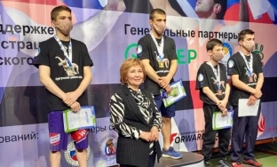 Ирина Урванцева вручила награды лучшим борцам Уральского федерального округа