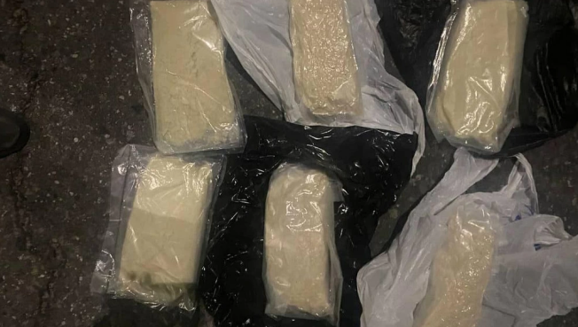 На трассе в Югре полицейские задержали курьеров с тремя килограммами синтетических наркотиков