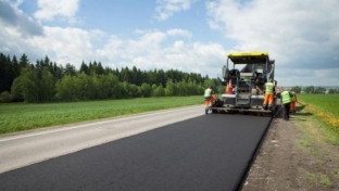 В Югре продолжается ремонт дорог в рамках нацпроекта