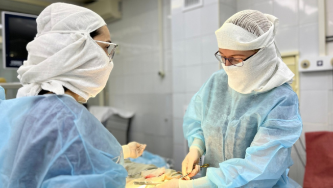 Сургутские врачи удалили 14-летней пациентке 10-сантиметровую опухоль