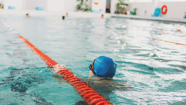 В Нижневартовске на скамью подсудимых отправится тренер по плаванию за несчастный случай с подростком в бассейне