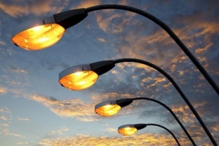 В целях экономии. Старые фонари в Сургуте заменят на современные светильники