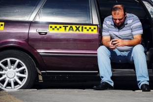 В России предложили выдавать лицензии водителям такси