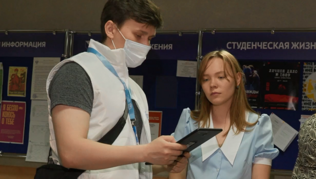 Волонтеры помогают сургутянам проголосовать за объекты благоустройства