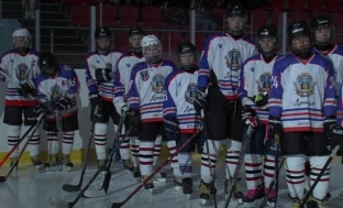 В Сургуте начался турнир по хоккею среди спортсменов 13-14 лет