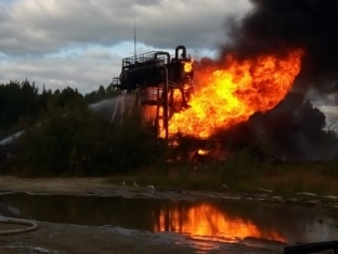 При пожаре на месторождении в Октябрьском районе погиб нефтяник