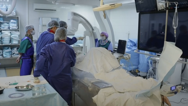 Сургутские хирурги показали коллегам из других городов, как спасти пациента от ампутации ног с помощью эндоваскулярной технологии