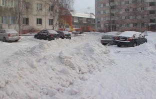 С начала зимы в Сургуте выпало 70 сантиметров снега // ВИДЕО