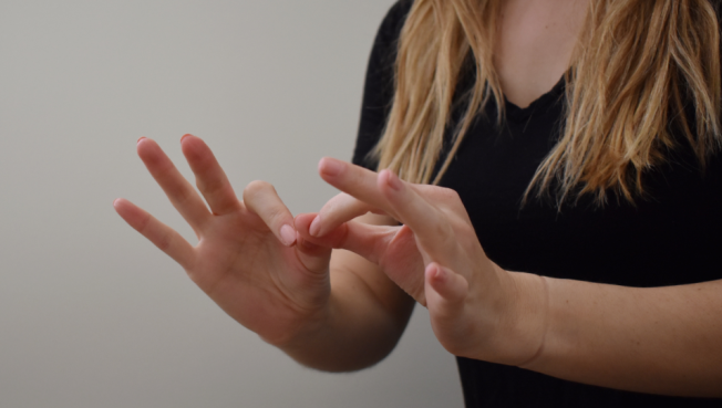 Ученые Сбера представили модели искусственного интеллекта, способные распознавать русский жестовый язык