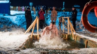 Сургутские медики дали рекомендации, как подготовиться к крещенским купаниям