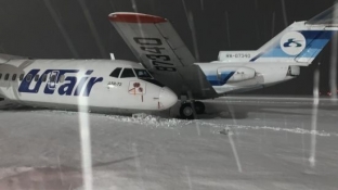В аэропорту Сургута самолет ATR-72 протаранил ЯК-40
