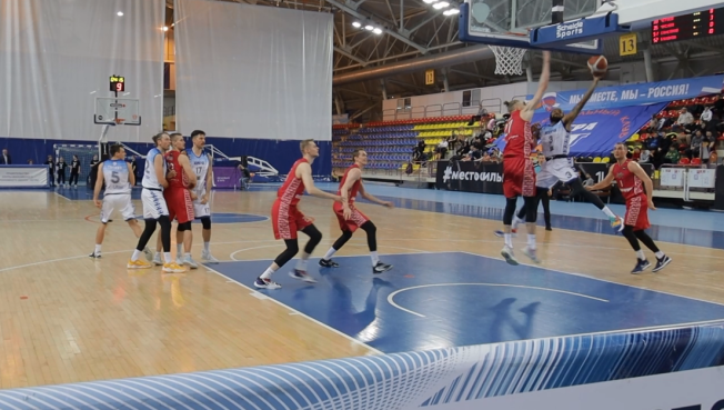 Сургутские баскетболисты встретились с одной из лучших команд России