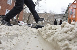 Сургутяне пожаловались губернатору на плохую уборку снега во дворах