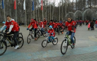 Более 1500 югорчан приняли участие в велопараде, посвященном 72-й годовщине Победы