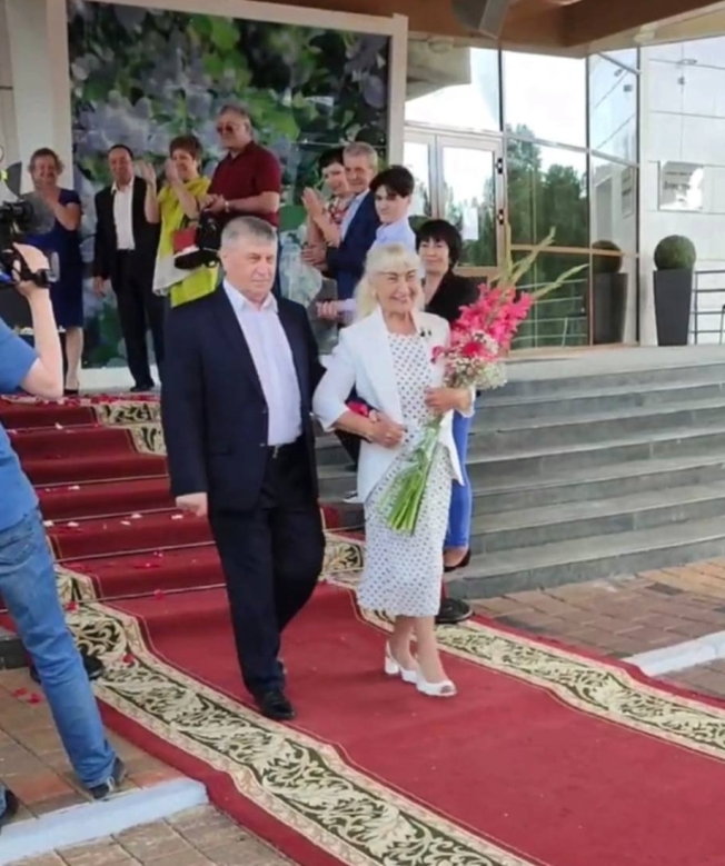 50 лет вместе. Сургутскую пару поздравили с золотой свадьбой!