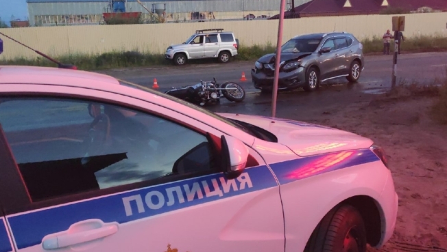 Мотоциклист стал пациентом сургутского травмцентра после лобового столкновения с иномаркой