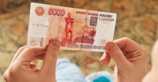 Скромный подарок от президента к Новому году. Российские семьи с детьми до семи лет получат по пять тысяч рублей