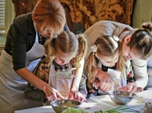 Воспитанников Сургутского районного центра социальной помощи научат готовить и мастерить сувениры
