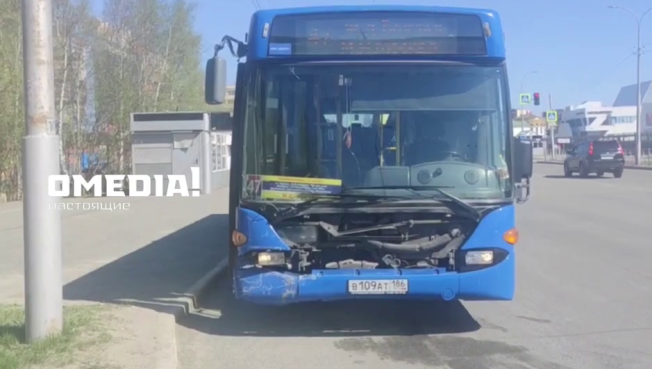 В Сургуте произошло ДТП с участием пассажирского автобуса