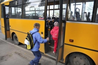 «Мы согласны на любой вид транспорта». Вопрос с подвозом детей с сургутских дач к школам остается открытым