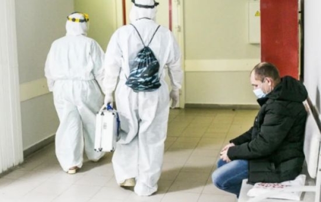 165 новых случаев коронавируса зафиксировано в Югре за сутки, семь человек скончались