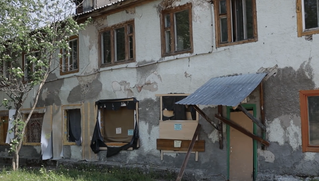 В Сургуте пенсионер фактически остался на улице после расселения аварийного дома