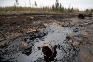 Почти 330 миллионов рублей направят в Югре на очистку земли от нефти