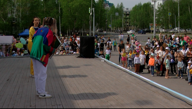 Несколько сотен юных сургутян отметили День защиты детей вместе с Городским культурным центром