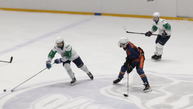 Сургутские хоккеисты обыграли одну из сильнейших команд лиги на домашней площадке